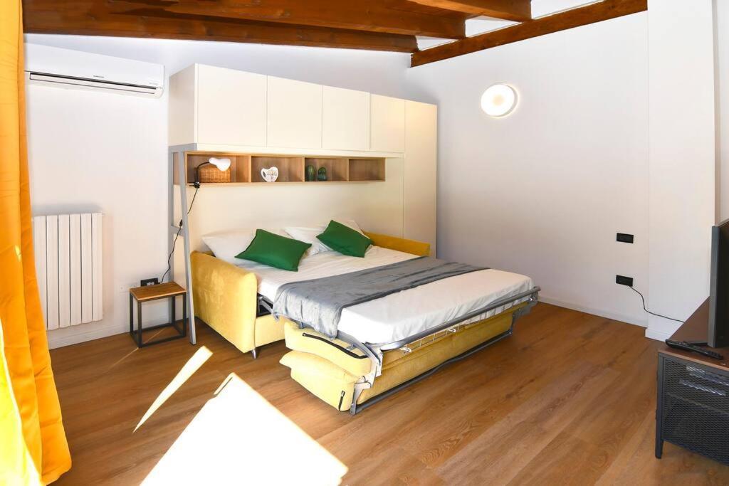 Bocconi Fond Prada Ieo Spettacolare Attico Con Terrazzo Apartment Milan Luaran gambar